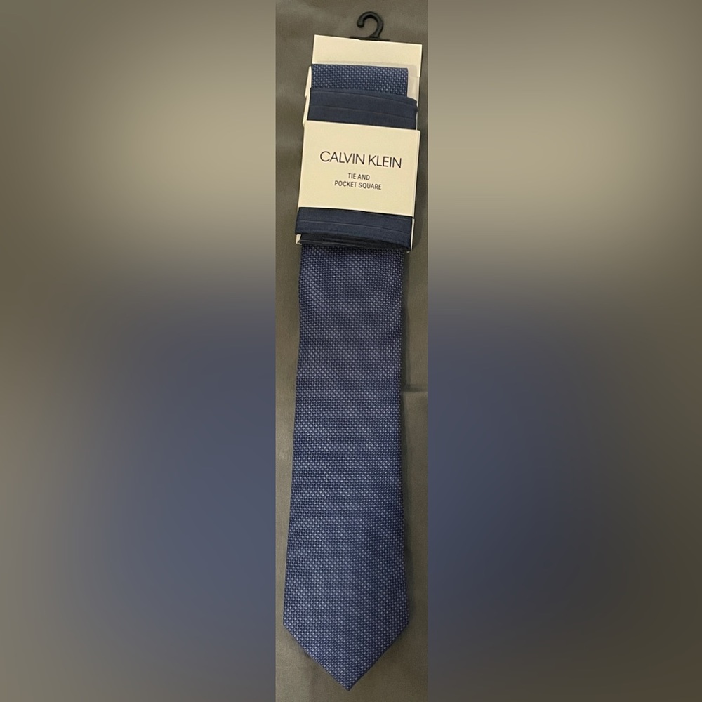Calvin Klein Tie & Handkerchief - Blue/Textured